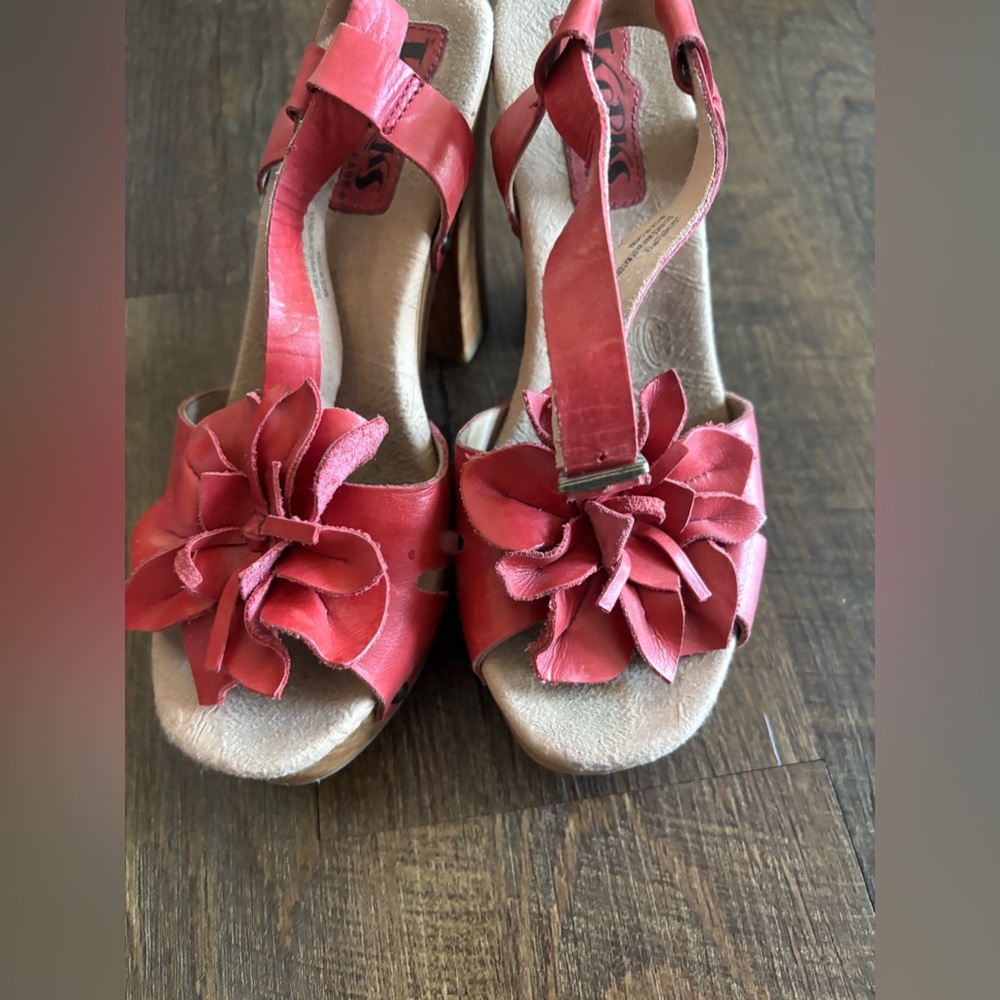 Kork-ease woman’s size 7